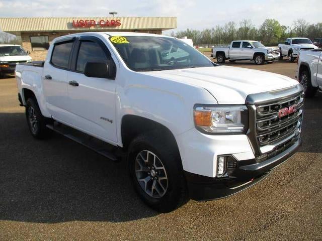 2022 GMC Canyon AT4 Crew Cab w/Cloth 4WD in Summit White — front three-quarter view