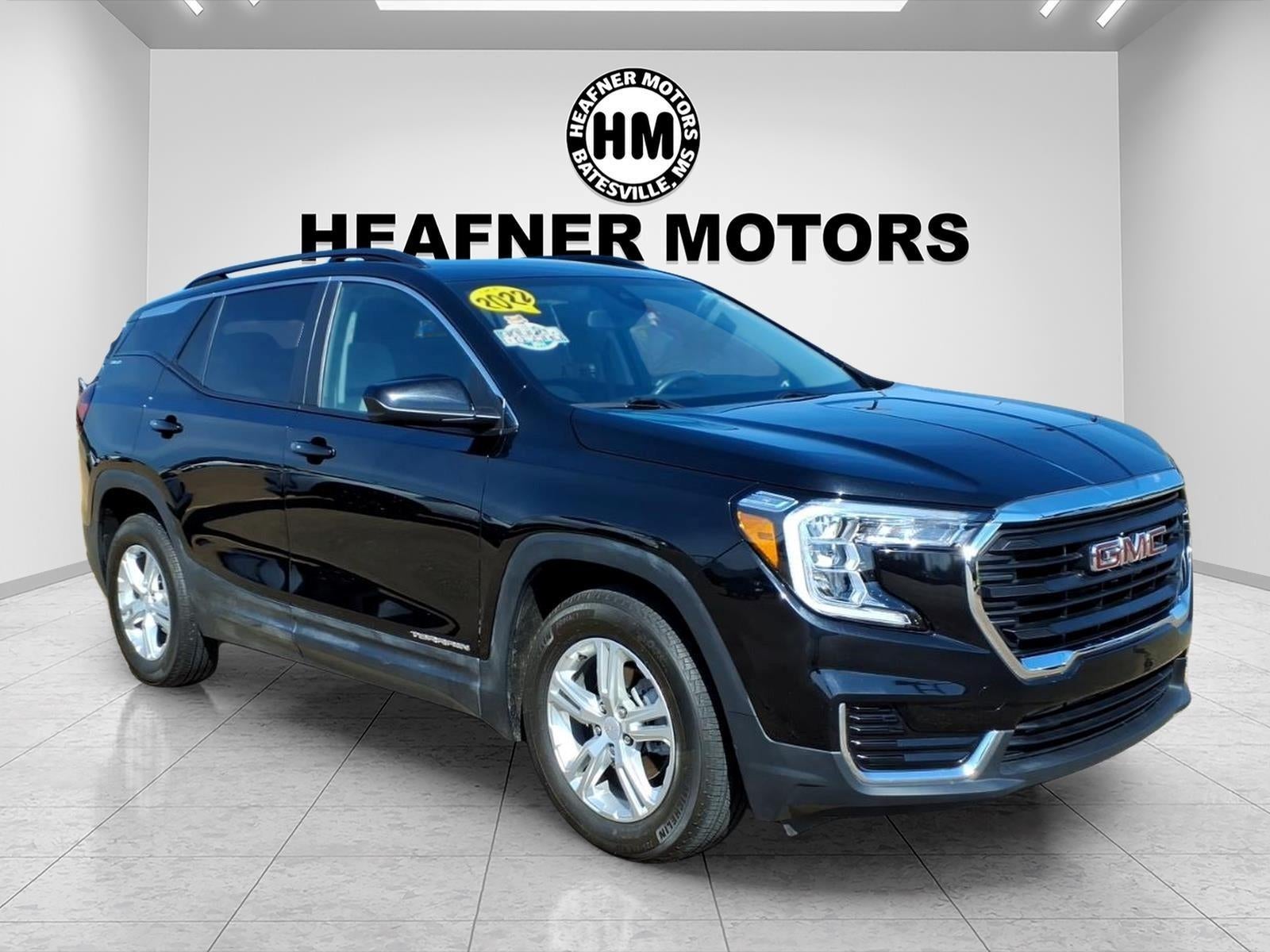 2022 GMC Terrain SLE in Ebony Twilight Metallic — front three-quarter view