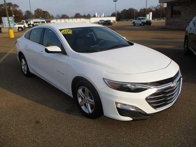 2024 Chevrolet Malibu 1LT in White — front three-quarter view